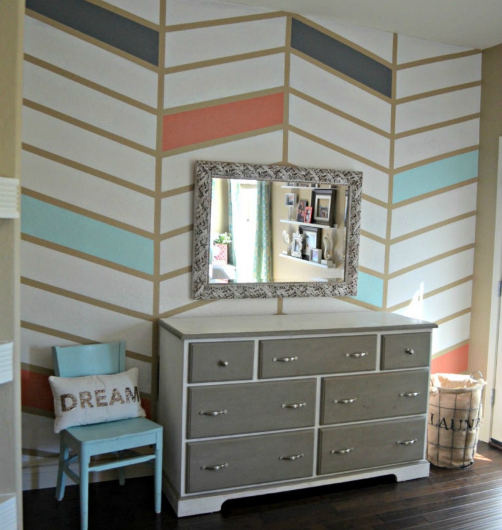 painting a herringbone accent wall using frogtape