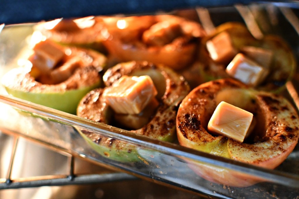 roasted spiced apples with caramel inside