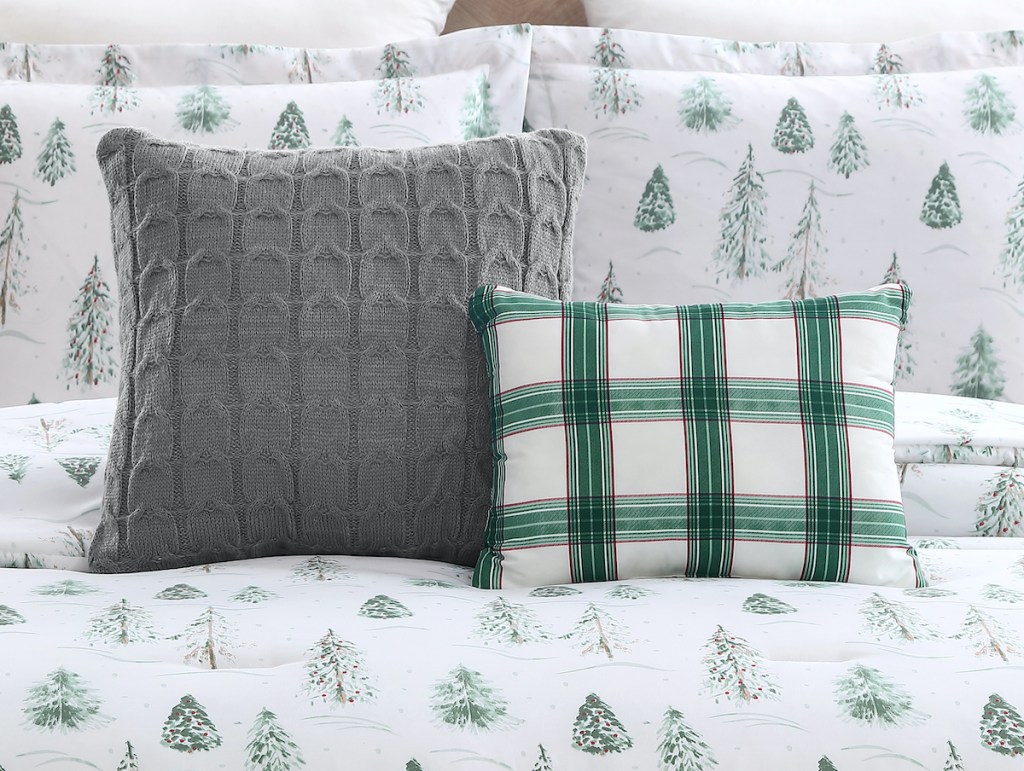 Mainstays Pine Tree Comforter Decorative pillows