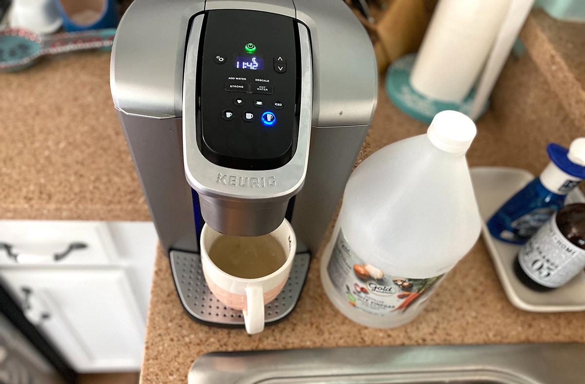 Keurig coffee maker with vinegar 