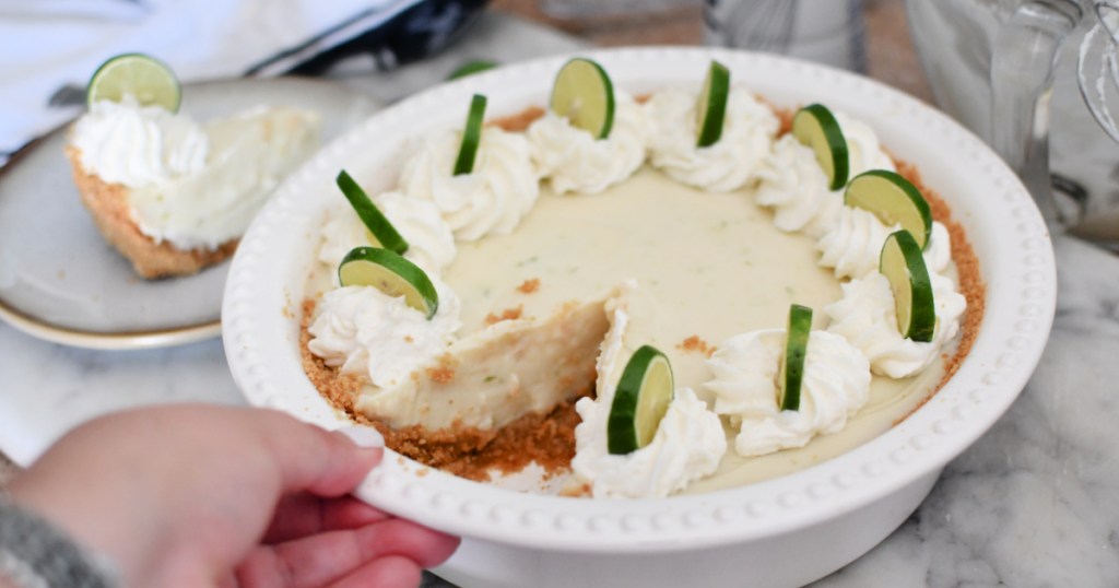 slicing key lime pie