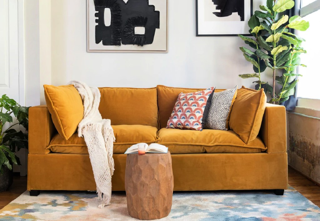 Kova Sofa 84