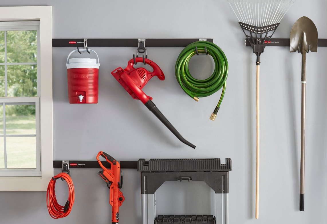 Rubbermaid FastTrack Garage 5-Piece Powder Coated Steel Multipurpose Storage Rail System