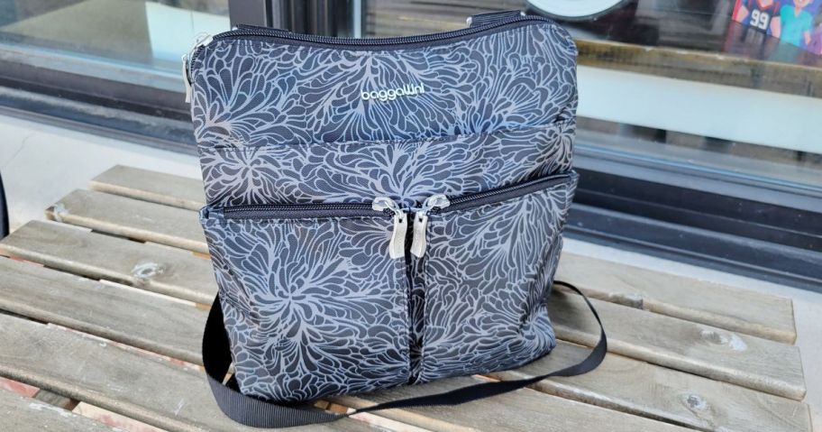 black floral print Baggallini Horizon Crossbody bag