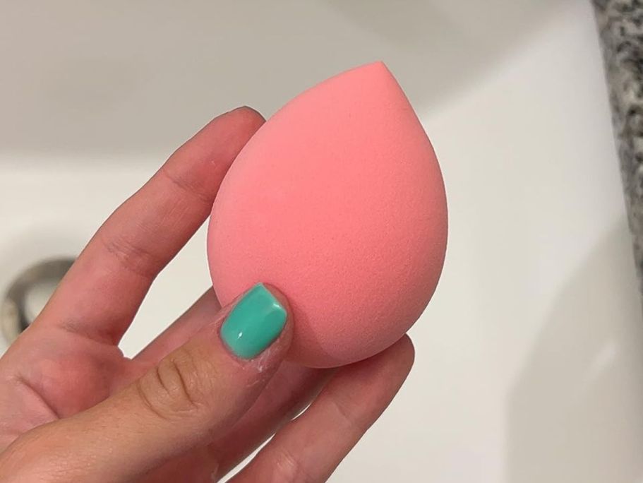 Makeup Sponge 6-Pack Only $3.98 Shipped on Amazon (Regularly $10)
