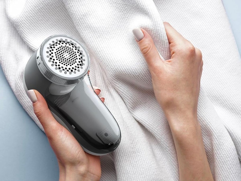 Highly Rated Fabric Shaver Just $7.49 on Amazon | Battery Operated & Perfect for Travel