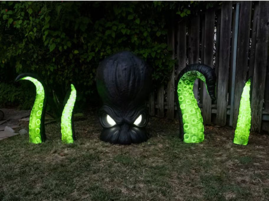 Haunted Living Freestanding Lighted Kracken 