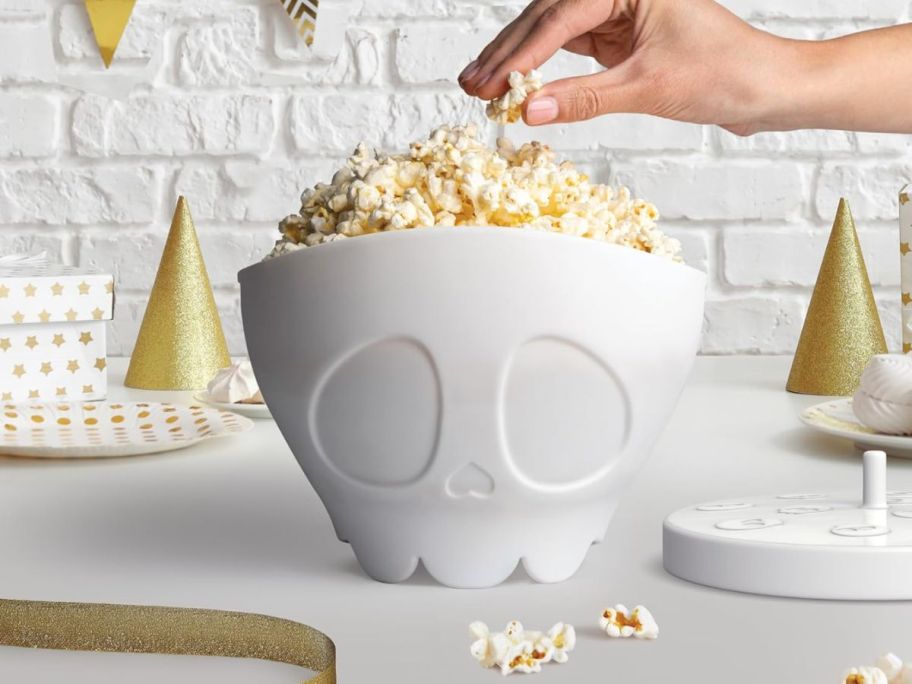 OTOTO Scary Poppings Microwave Popcorn Popper with popcorn in it