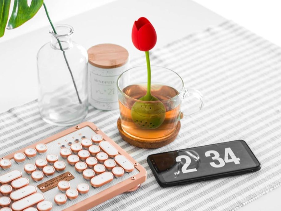 OTOTO Tea Infuser Red Tulip in glass on desk