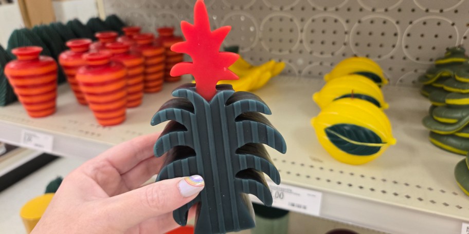 hand holding brommelaid candle