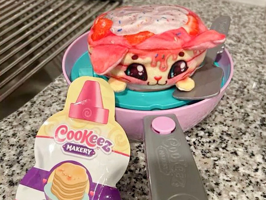 cookeez pancake plush with pan toy