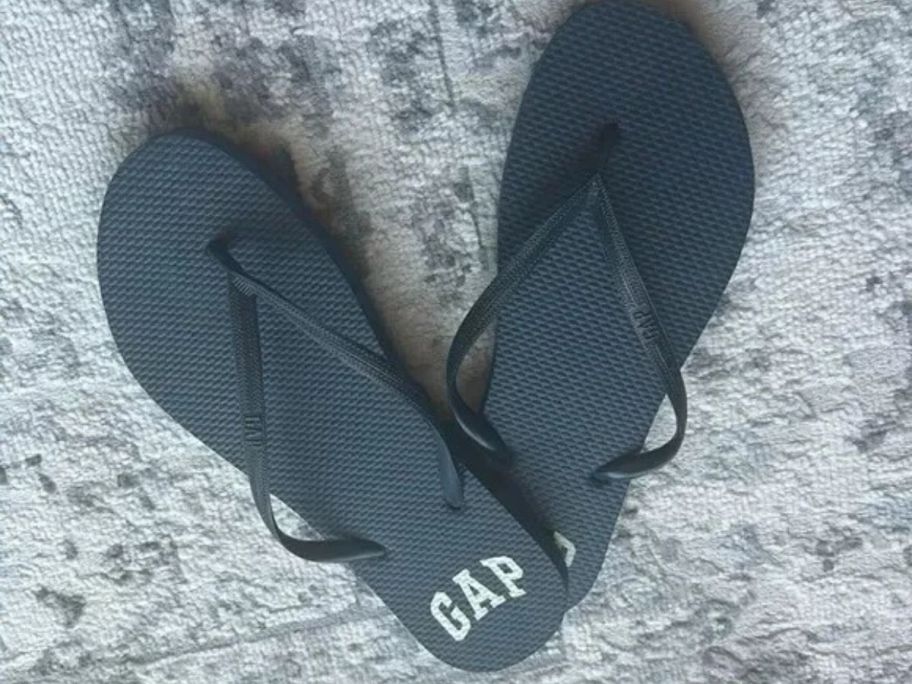 A pair of navy GAP flip flops