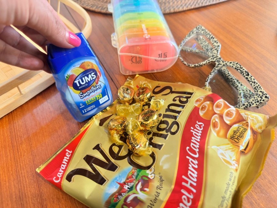 granny meal toys on the table 