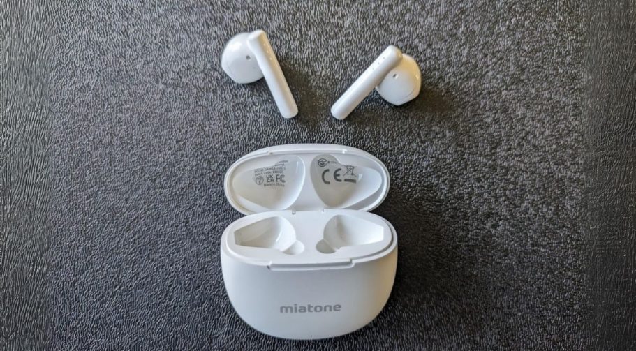 Wireless Bluetooth Earbuds w/ Charging Case Only $11.49 on Amazon