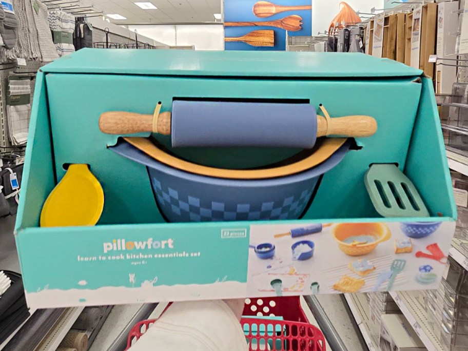 hand holding pillowfort baking set 