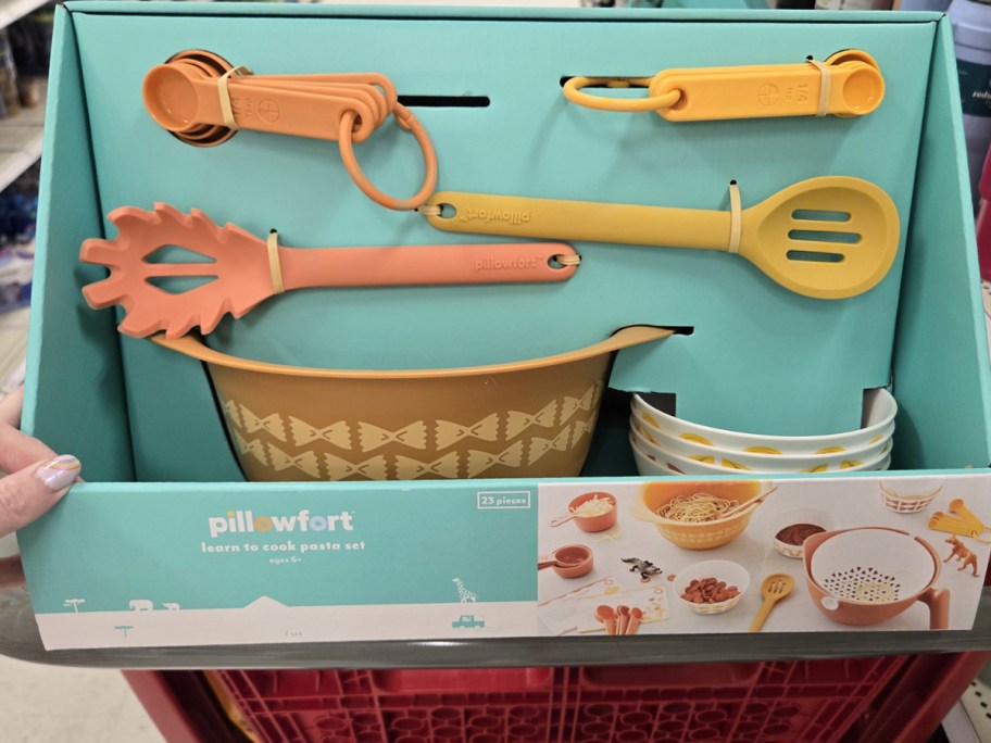 hand holding pillowfort pasta set 