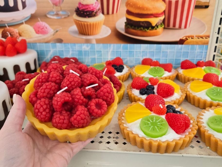 A candle that looks like a fruit tart