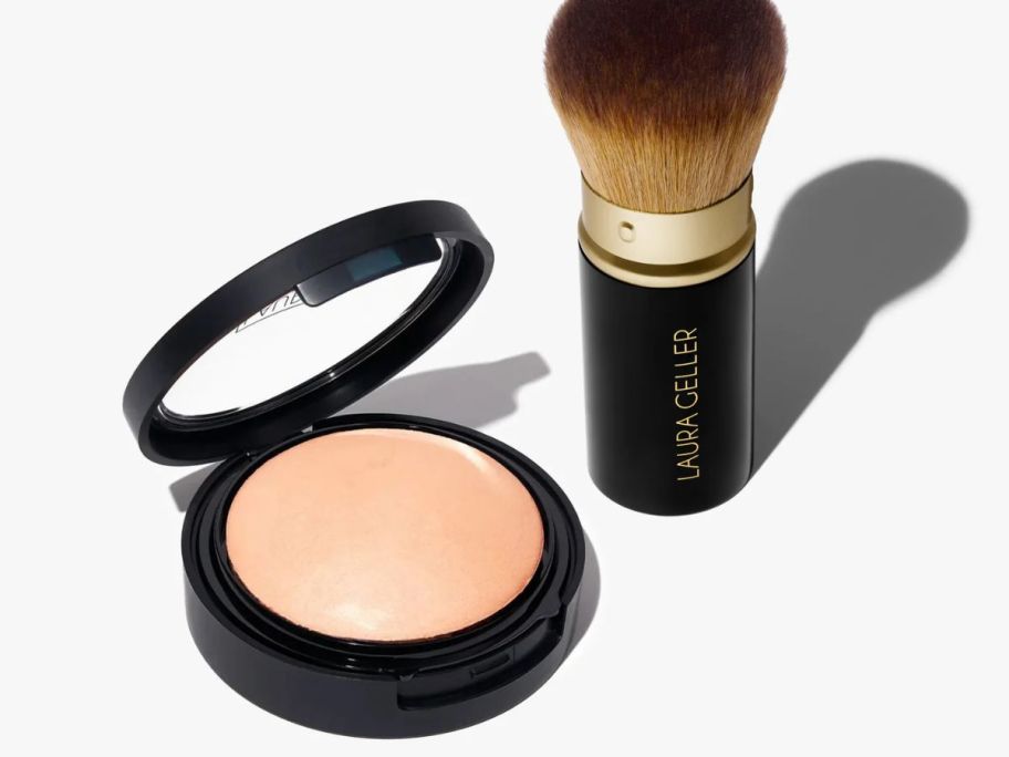 A compact and retractable brush 