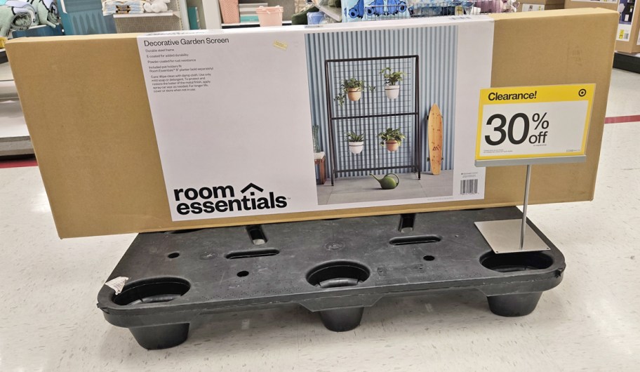 decorative garden screen box on pallet in store