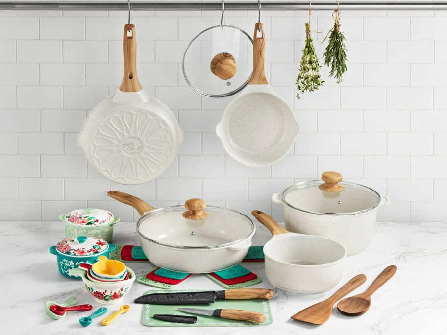 The Pioneer Woman Prairie Signature 30-Piece Cast Aluminum Cookware Set