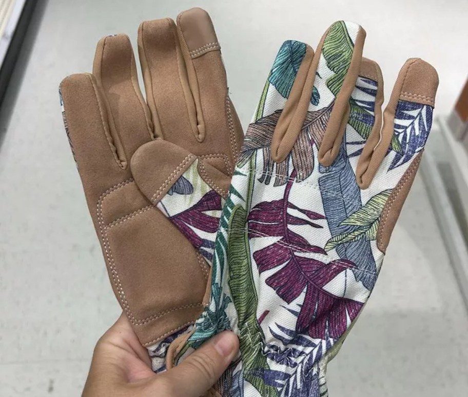 hand holding gardening gloves 