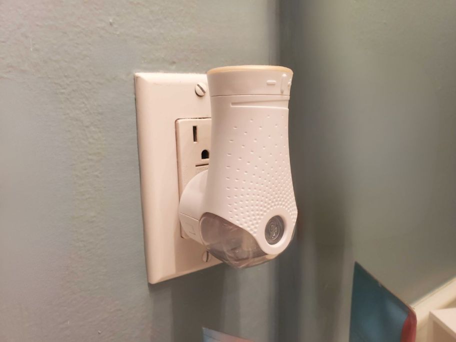 glad air freshener plugin in wall in bathroom