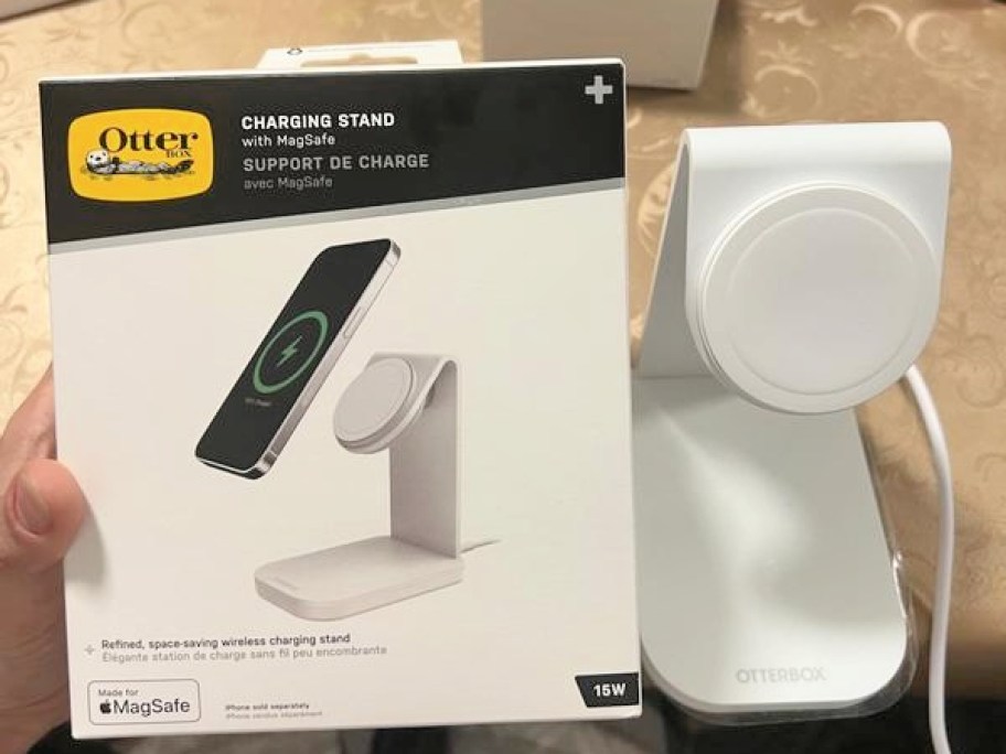 otterbox charging stand and packaging
