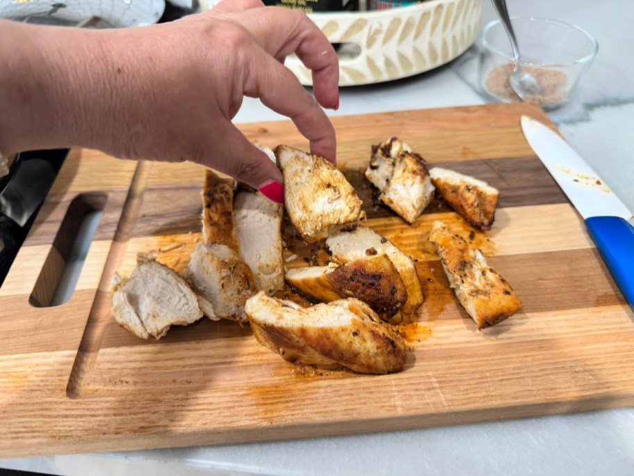 sliced cooked chicken breast meat 