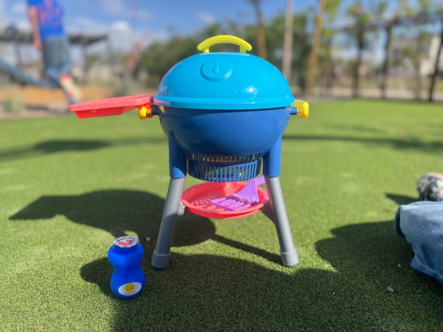 sun squad bubble grill on grass