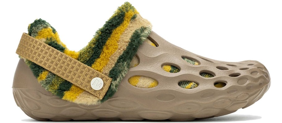 a men's lined clog shoe
