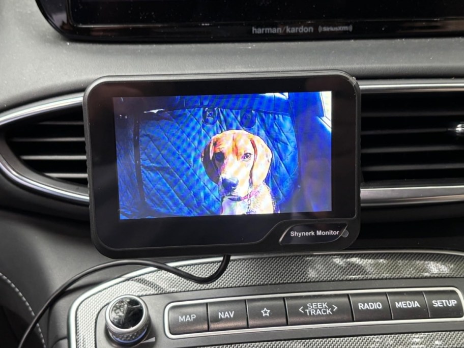 Shynerk Monitor baby monitor mounted on car air vent with puppy in screen