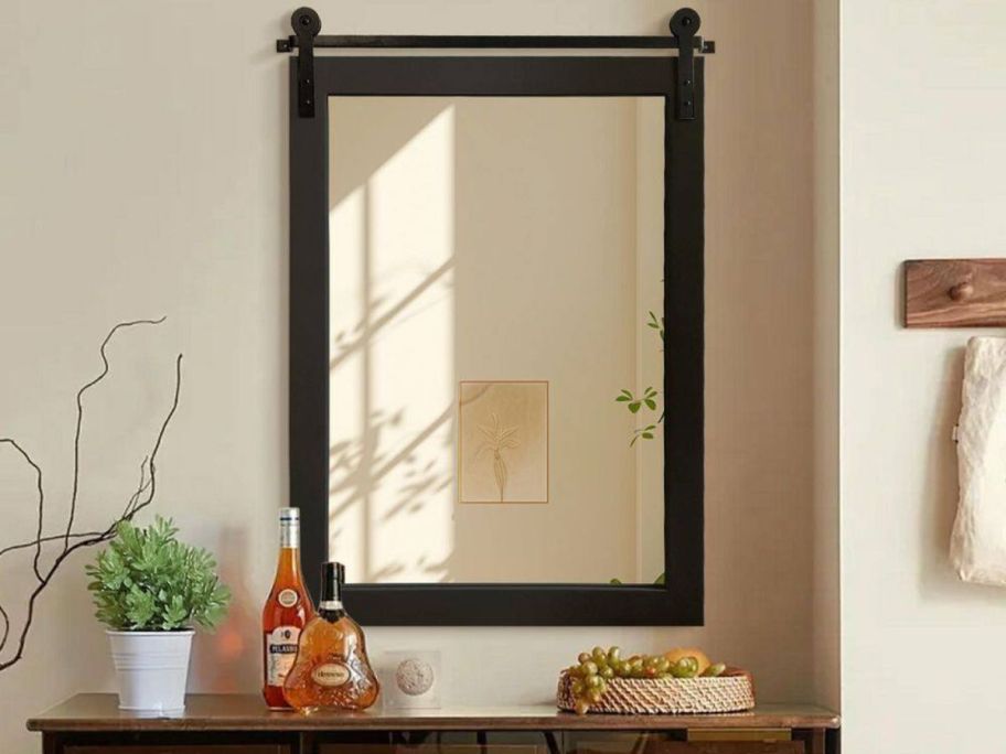 Hochwertiges Rectangle Wood Framed Accent Mirror over an entry table