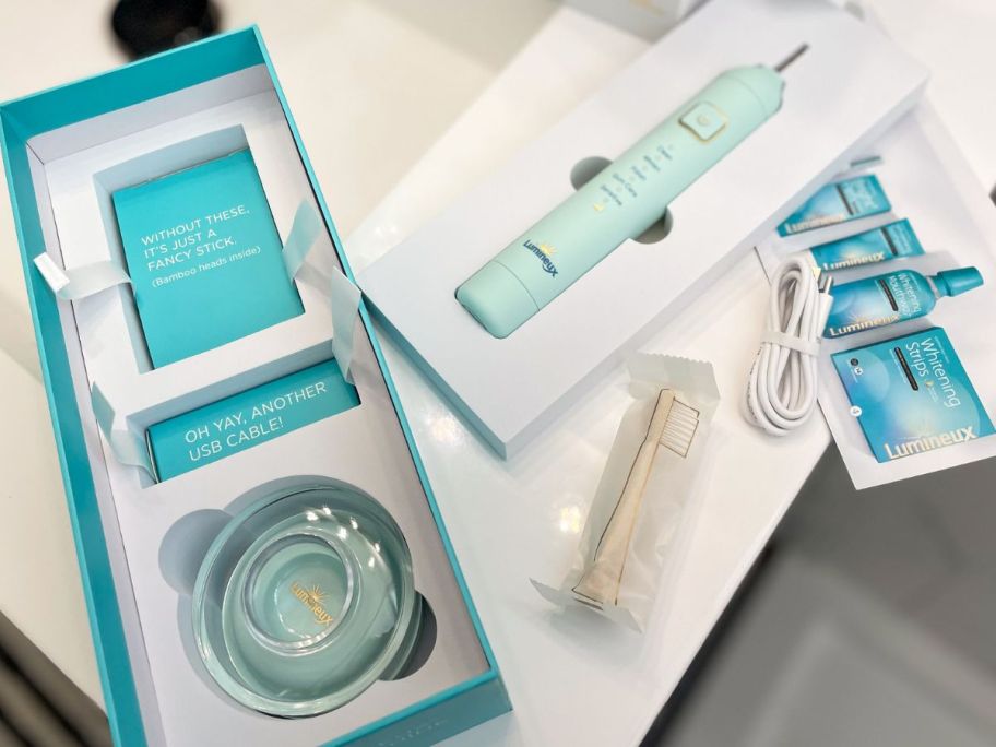 Lumineux Whitening Toothbrush starter set with accessories 