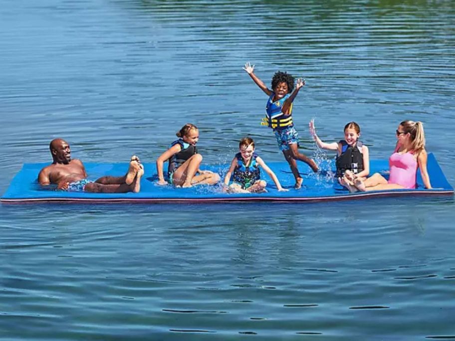 4 kids and 2 adults on a Member’s Mark 6'x15' Foam Floating Pad in the middle of a lake