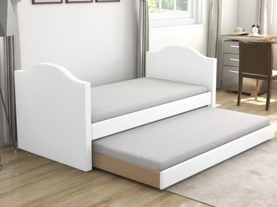 white daybed with trundle 