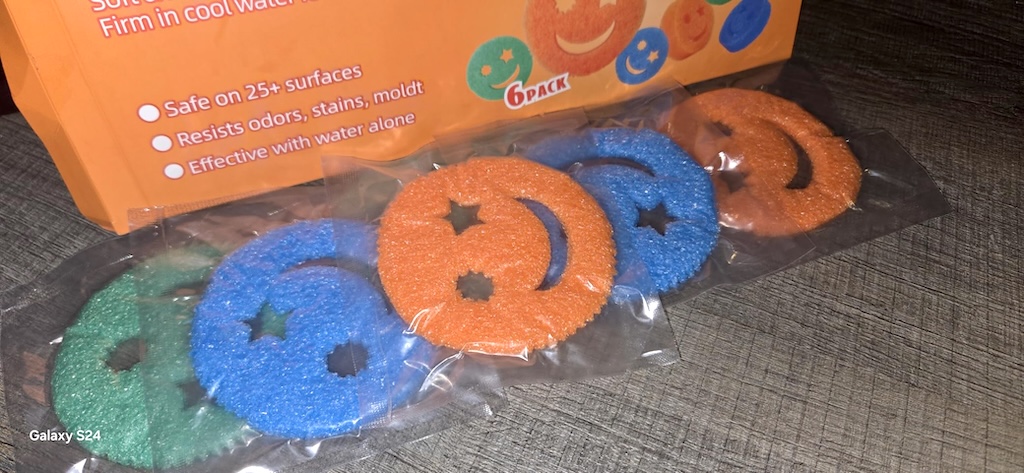 Smiley Face Scrub Sponges 6-Pack Only $6.99 on Amazon (Reg. $20)