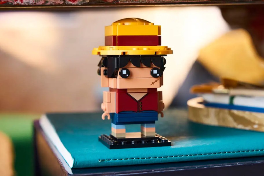 lego brickheads pirate with straw hat