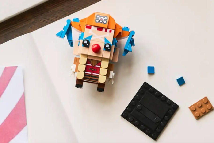 clown LEGO brickheadz with pieces off