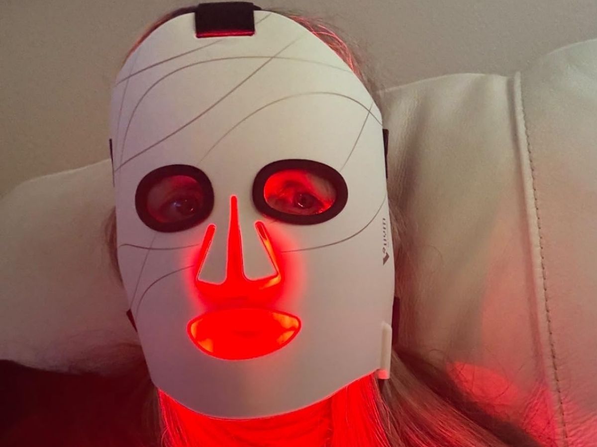 Red Light Therapy Mask Just $39.99 Shipped on Amazon | Reduces Wrinkles & Acne