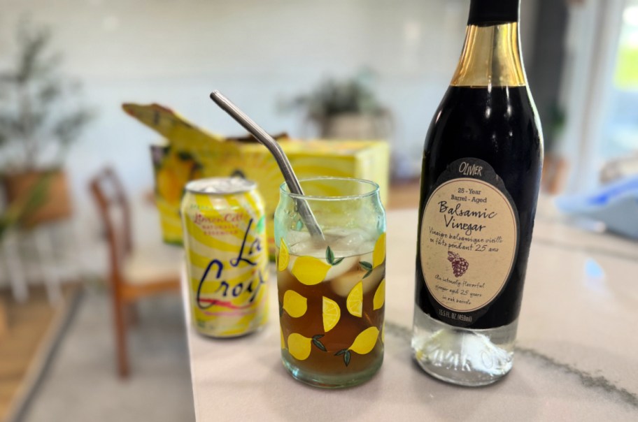 adding balsalmic vinegar to sparkling water