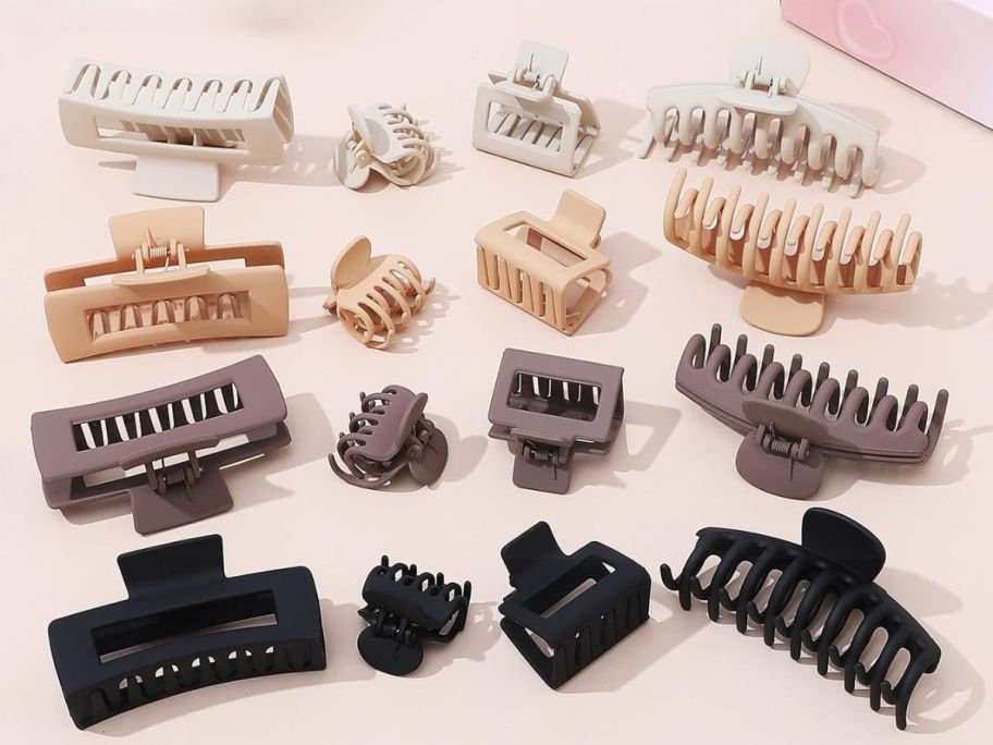 16 various sizes of hair clips